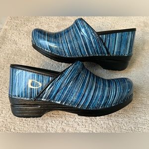 New DANSKO XP Professional Blue Patent Leather Clogs Size 41. Slip resistant